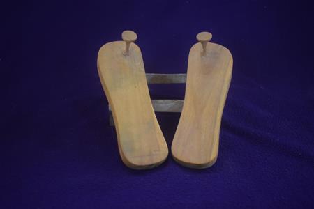 <b>wooden sandals</b>